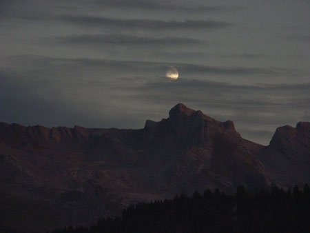 Lever de lune sur les Aravis Lever de lune sur les Aravis