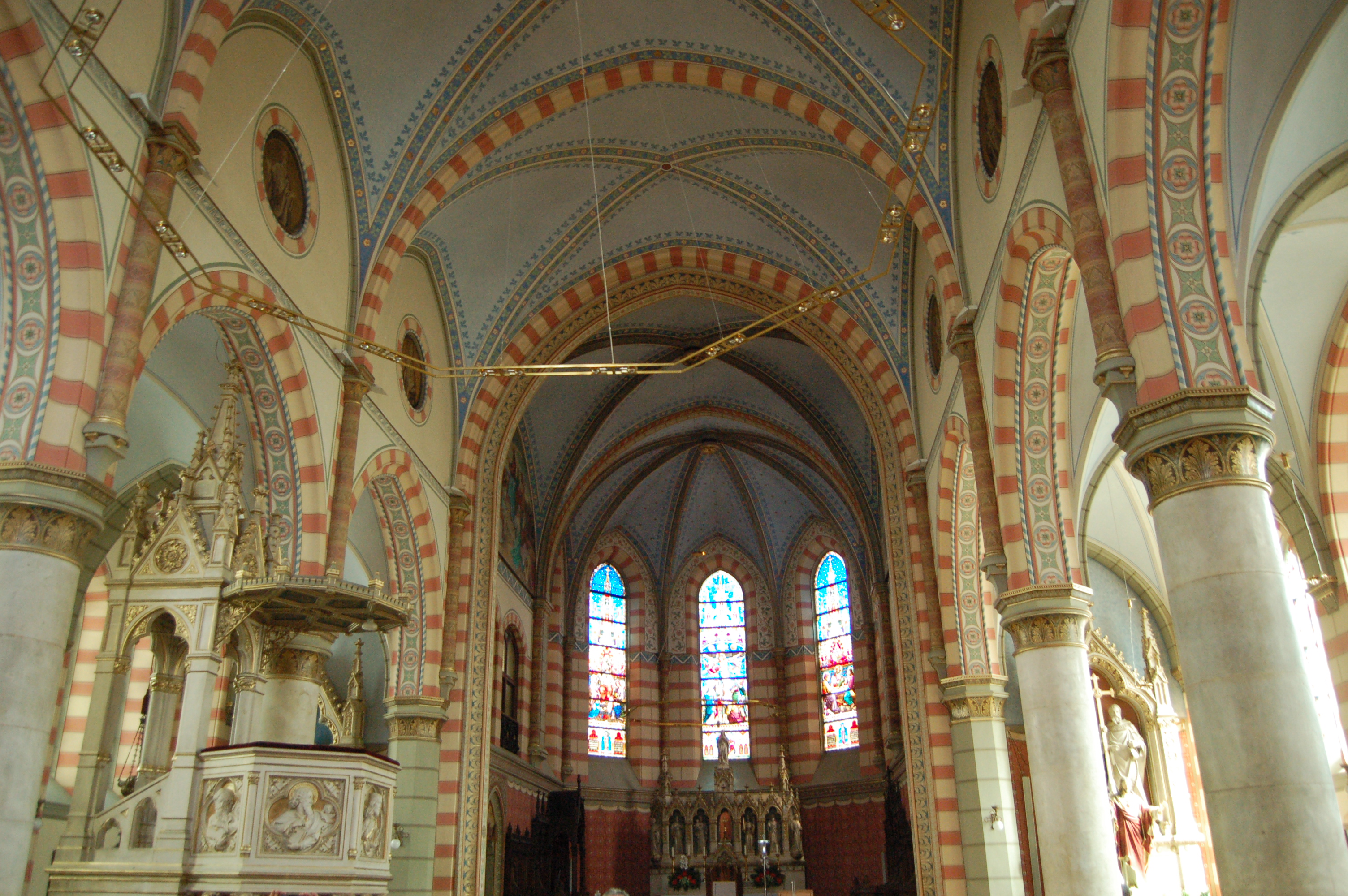 Intérieur de la cathédrale de Sarajevo Intérieur de la cathédrale de Sarajevo