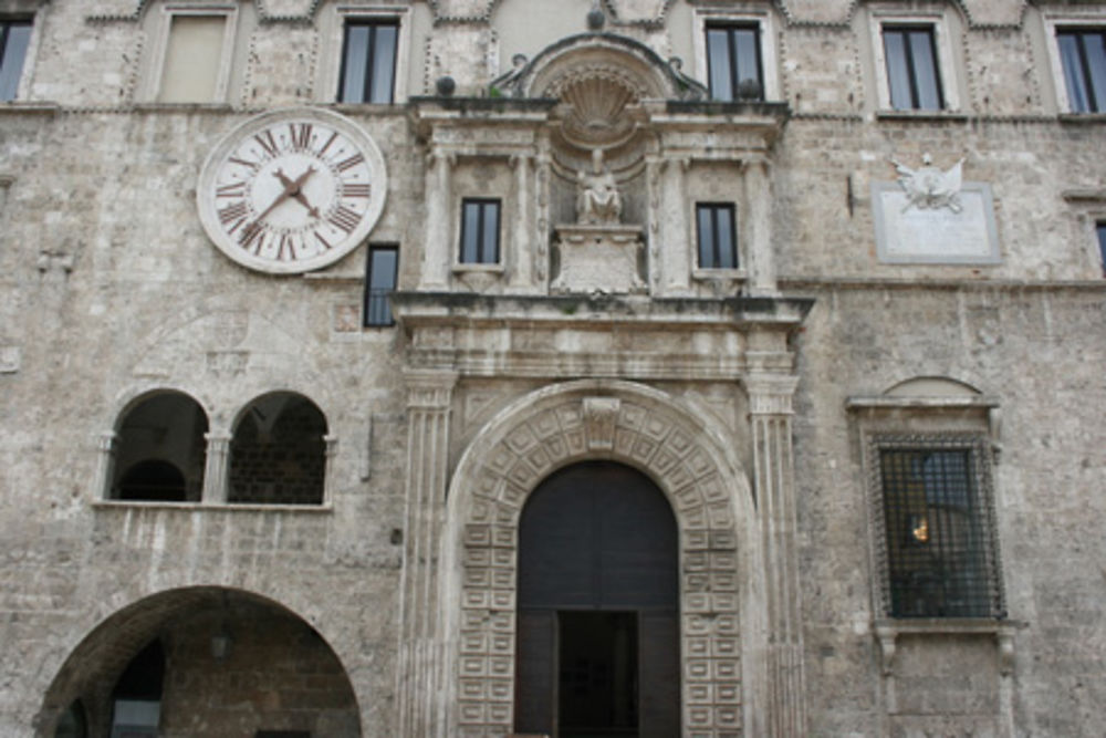 Façade du palais des Capitaines du peuple