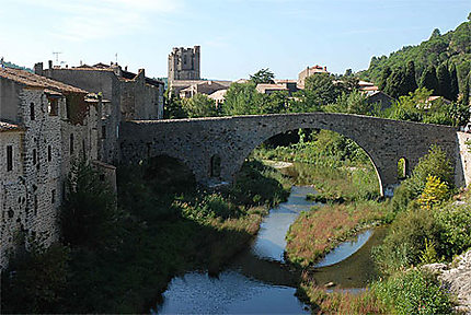 Lagrasse, village médiéval au bord de l'Orbieu