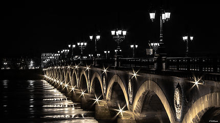 Le pont de Pierre de nuit
