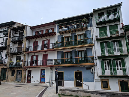 Maisons colorées à Hondarribia