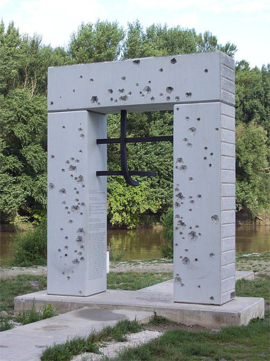 Monument aux victimes du Rideau de fer Monument aux victimes du Rideau de fer