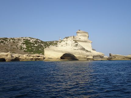 Nombreuses grottes marines
