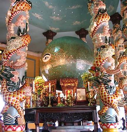 L'autel du temple Cao Dai