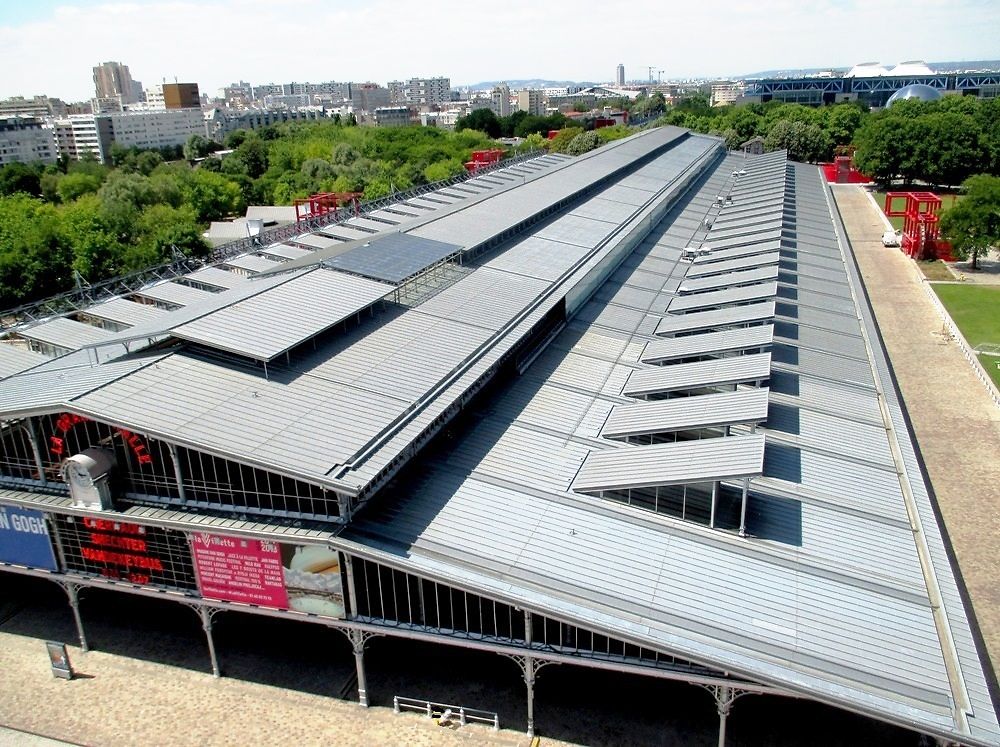 Les toits de la grande halle de la Villette