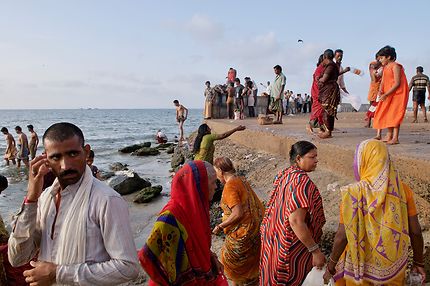 Bain matinal à la plage de Rameswaram