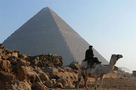 Pyramide de Khéops et son Gardien