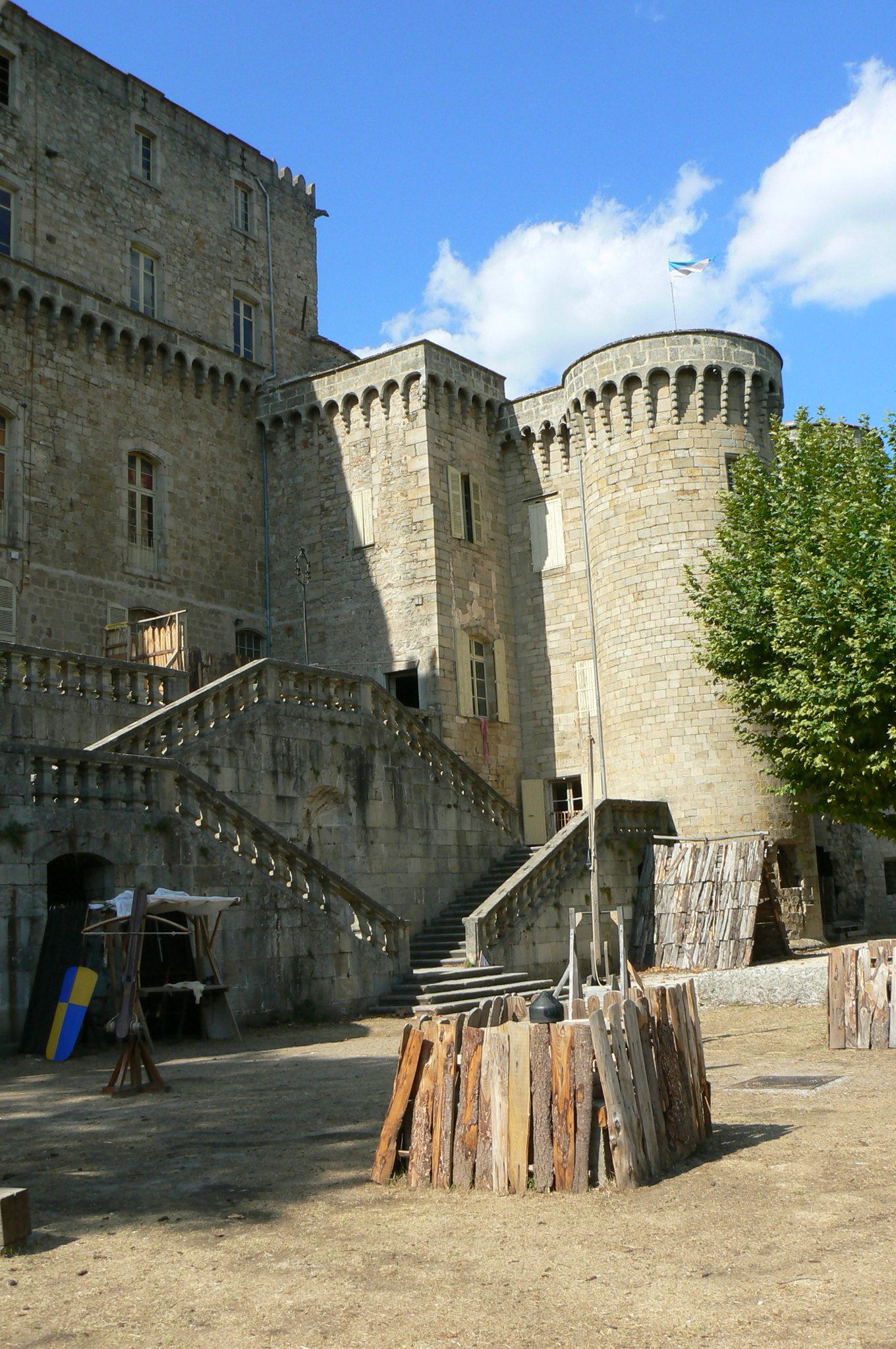 Campement médiéval au château de Largentière