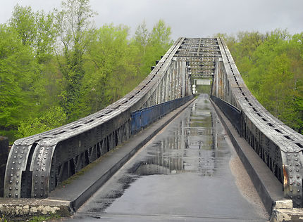 Pont dans le Périgord noir