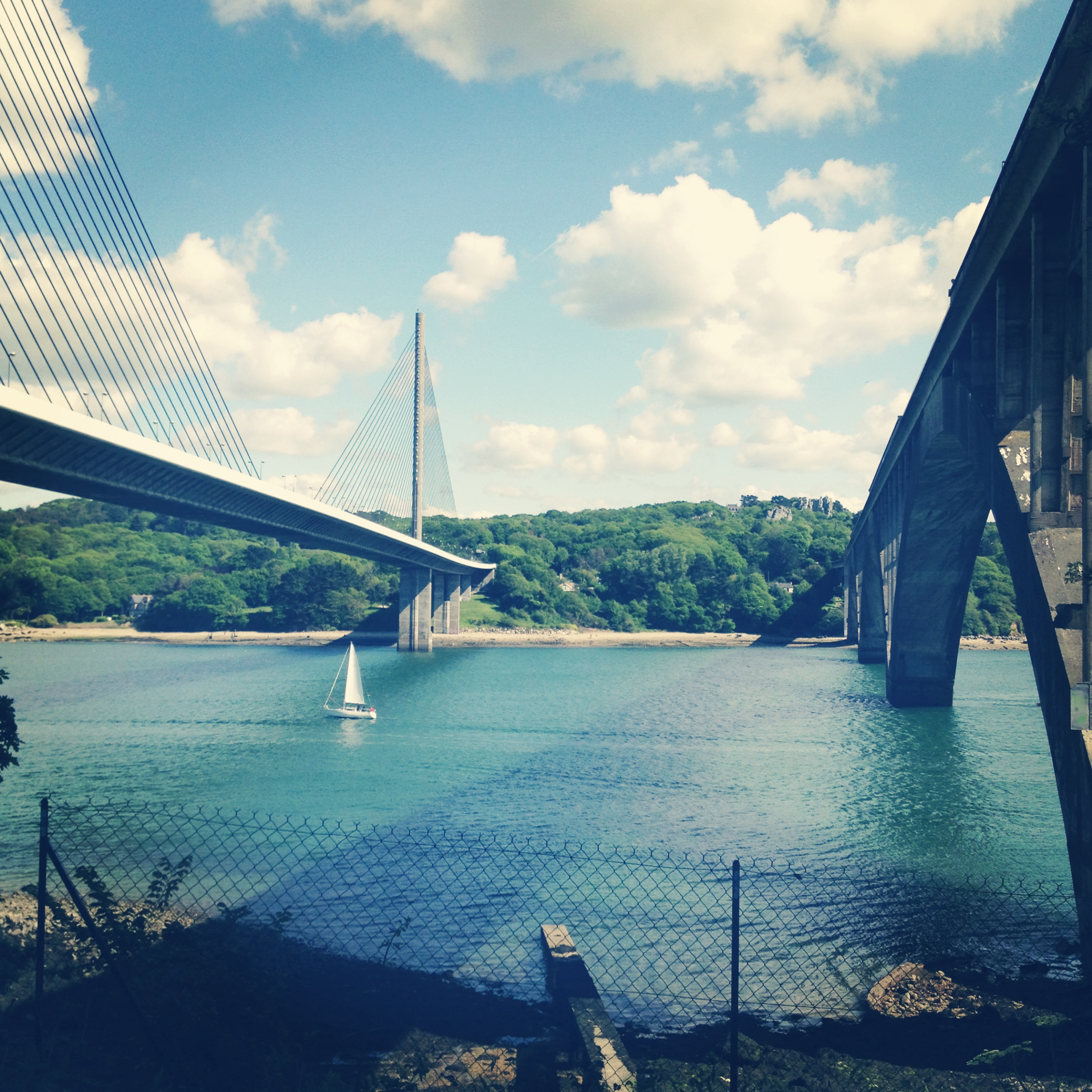Entre deux ponts, deux époques Entre deux ponts, deux époques