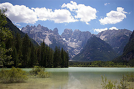 Lac de montagne proche Tre Cime