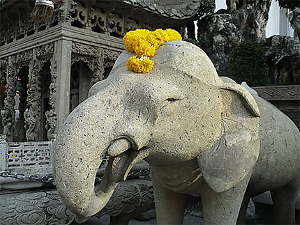Statue d'éléphant au temple Wat Sutthat