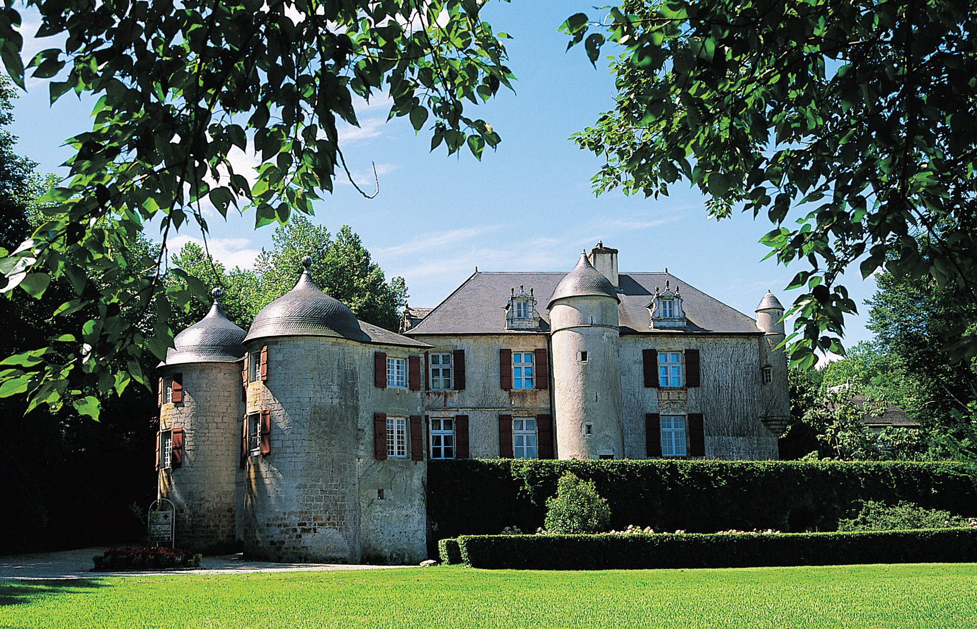 Château d'Urtubie à Urrugne, 3km de St-Jean-de Luz Château d'Urtubie à Urrugne, 3km de St-Jean-de Luz