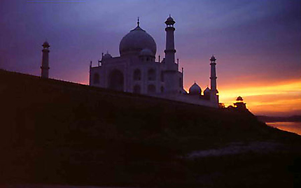 Coucher de soleil sur le Taj Mahal