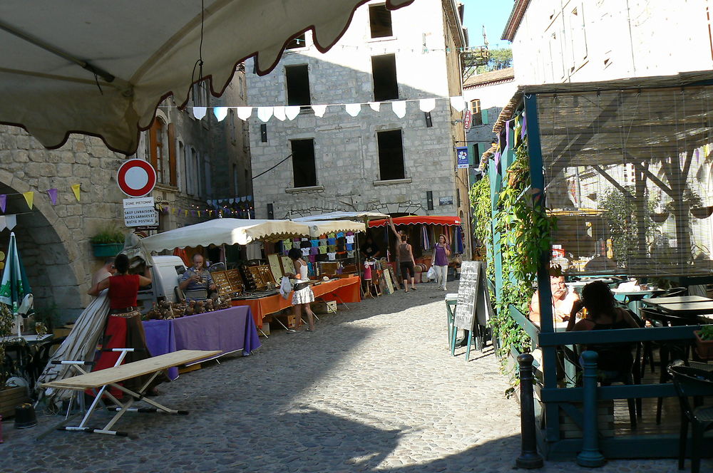 Marché nocturne du vendredi à Largentière