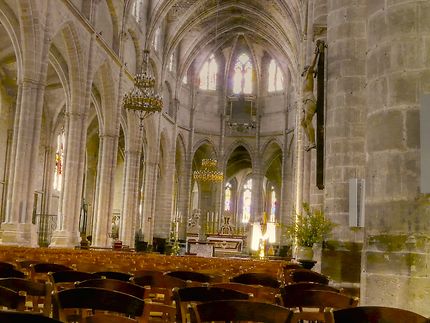 Intérieur de la cathédrale St-Jean-Baptiste