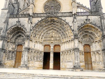 Façade de la cathédrale St-Jean-Baptiste