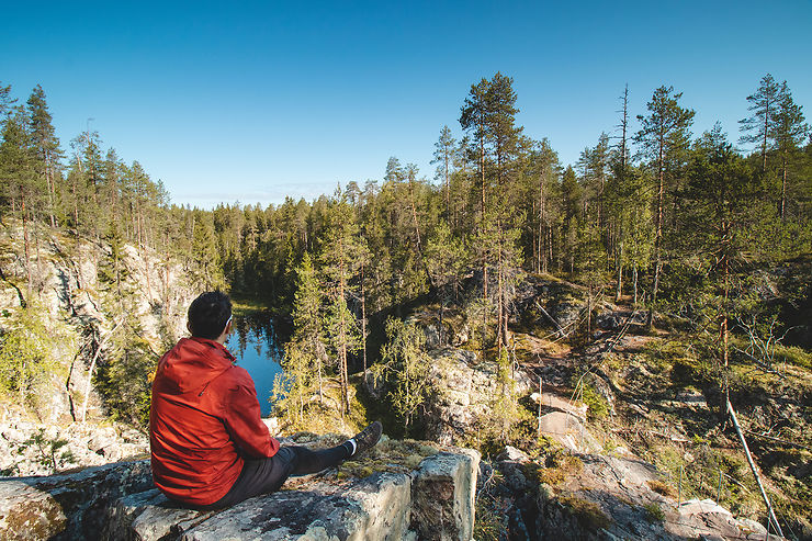 Hattuvaara (Finlande) et Ayía Napá (Chypre)