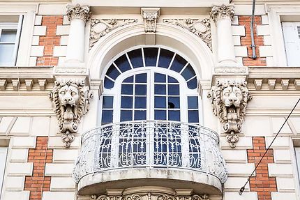 St-Etienne, Façade avec lions