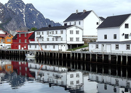 Le Port de Henningsvaer, Île d'Austvågøy, Norvège