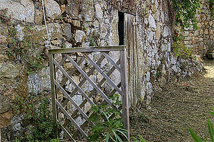 Le vieux mur en pierre