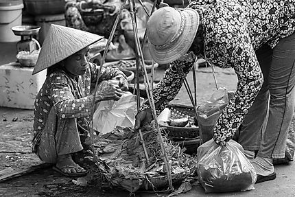 Vendeuse sur le marché de Hội An