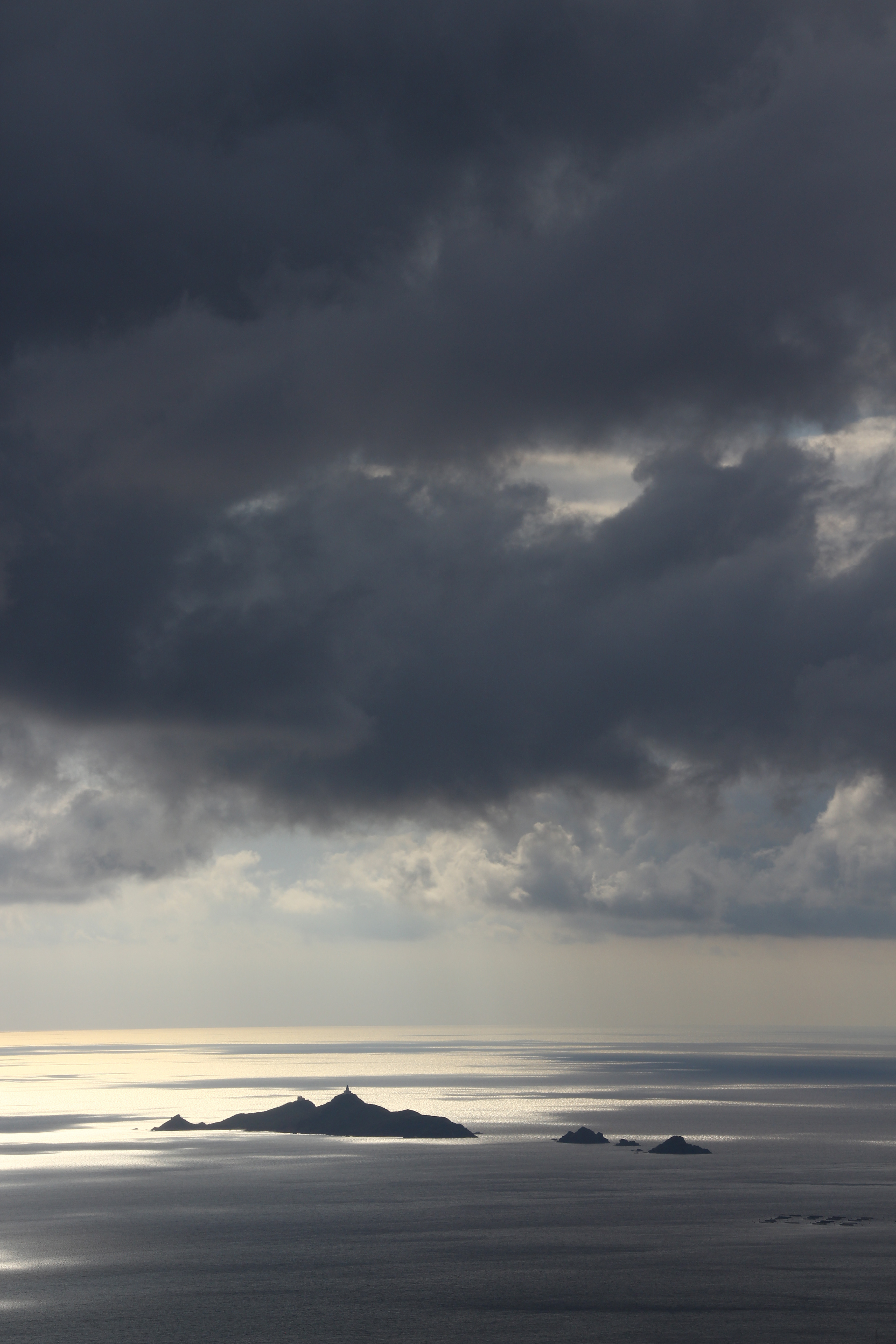 Un nuage sanguinaire Un nuage sanguinaire