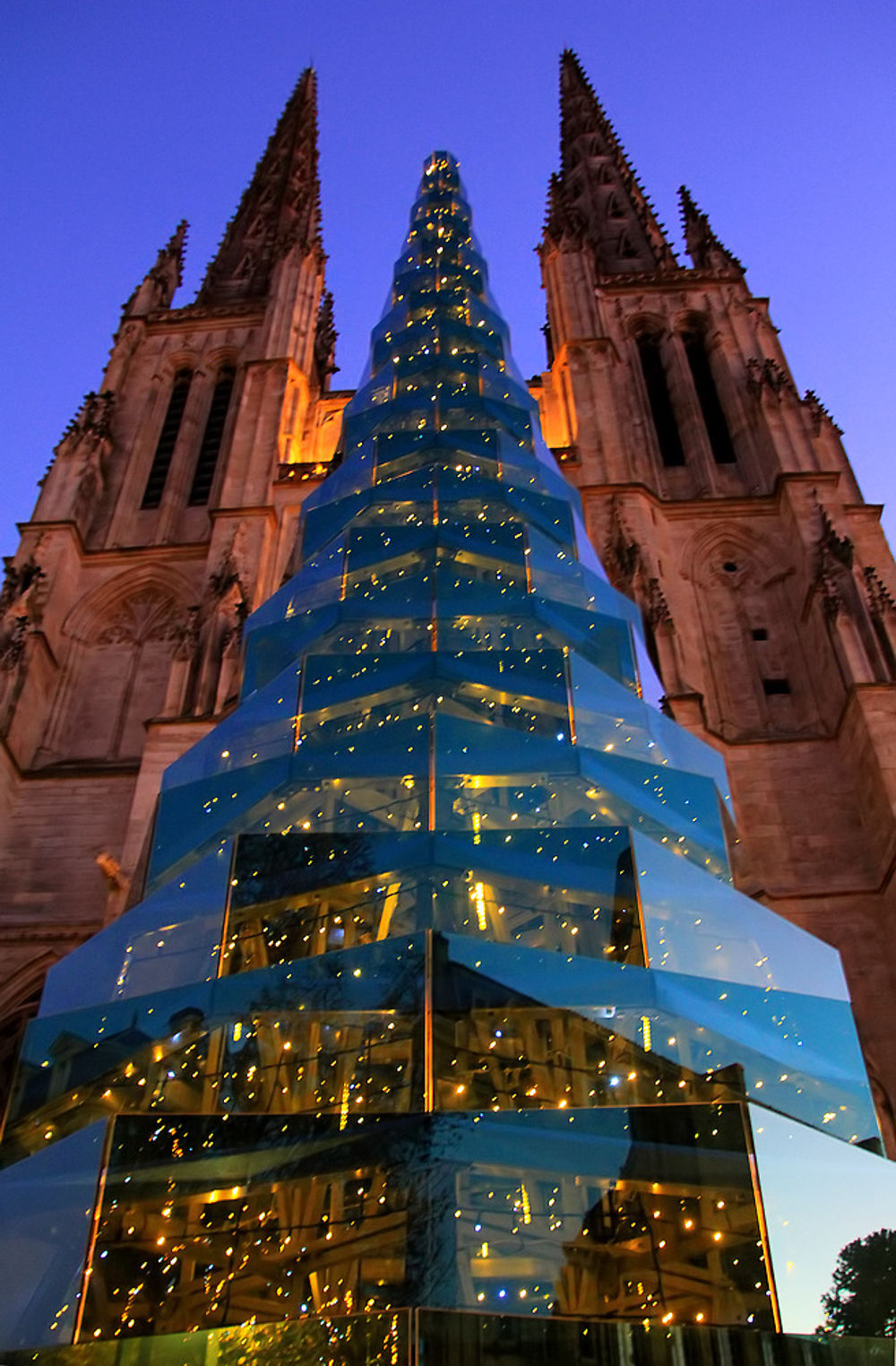 Le très original sapin de verre