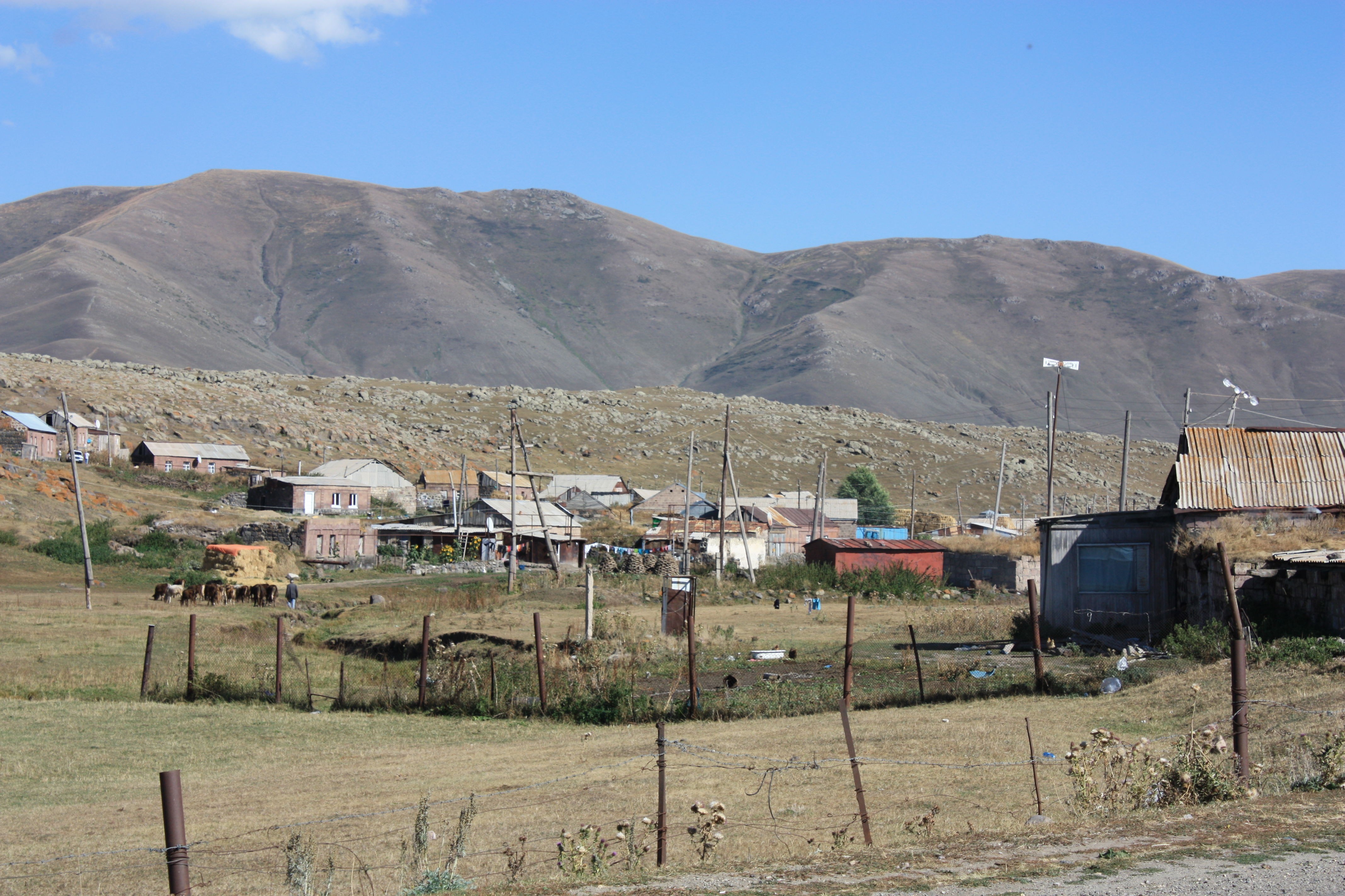 Village au pied de l'Aragats, Arménie