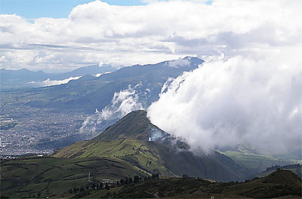 Quito vue depuis le volcan Pichincha