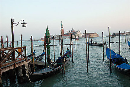Gondoles en face de l'ile San Giorgio Maggiore