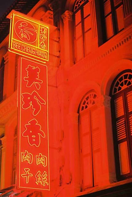 Neon a Chinatown