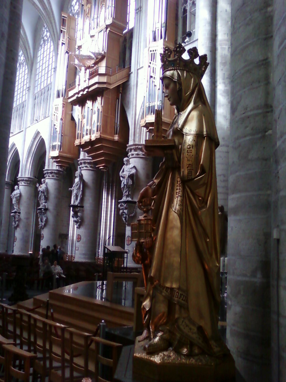 Statue de Sainte-Gudule Statue de Sainte-Gudule