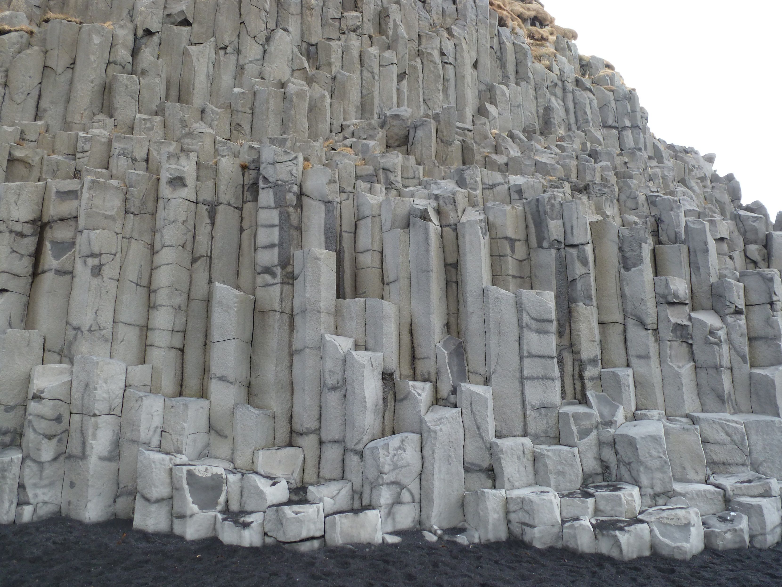 Colonnes de basalte de la montagne Reyvisfjall