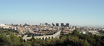 Aqueduc des eaux livres et tours de Lisbonne
