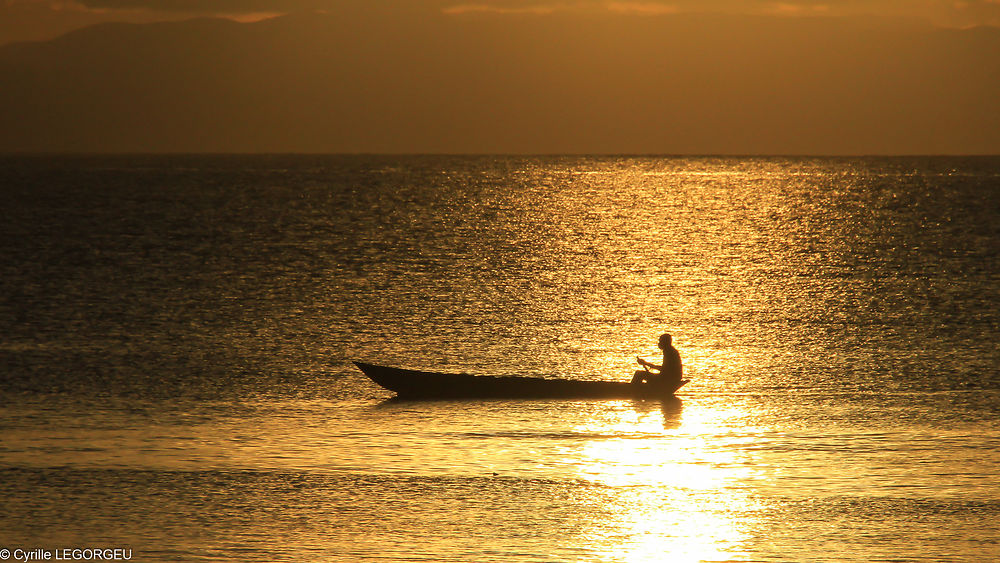 Pirogue qui passe