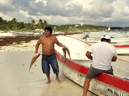 Sur la plage de Tulum au retour de la pêche