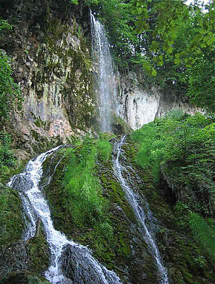 Monts PAPUK : cascades dans le parc