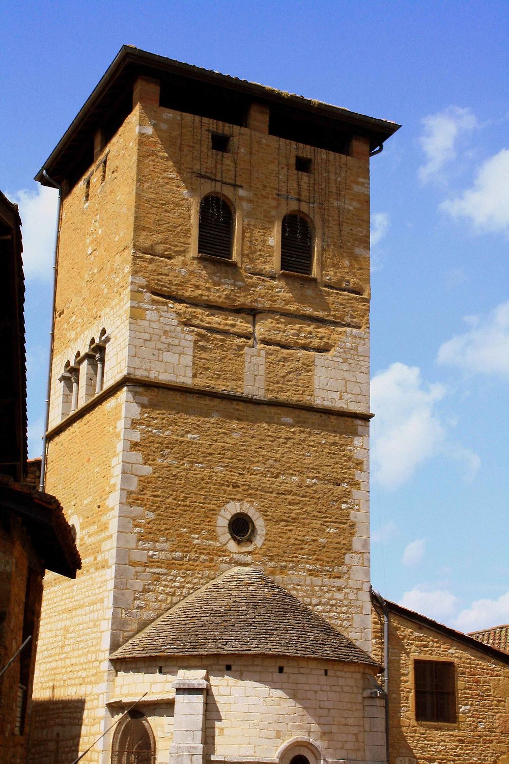 Charnay : le clocher de l'église