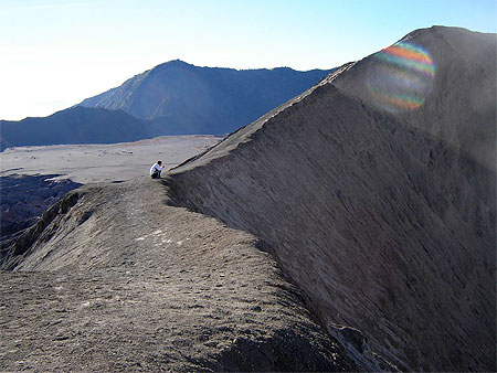 Au bord du cratere du Bromo  Volcans Montagne  Volcan 