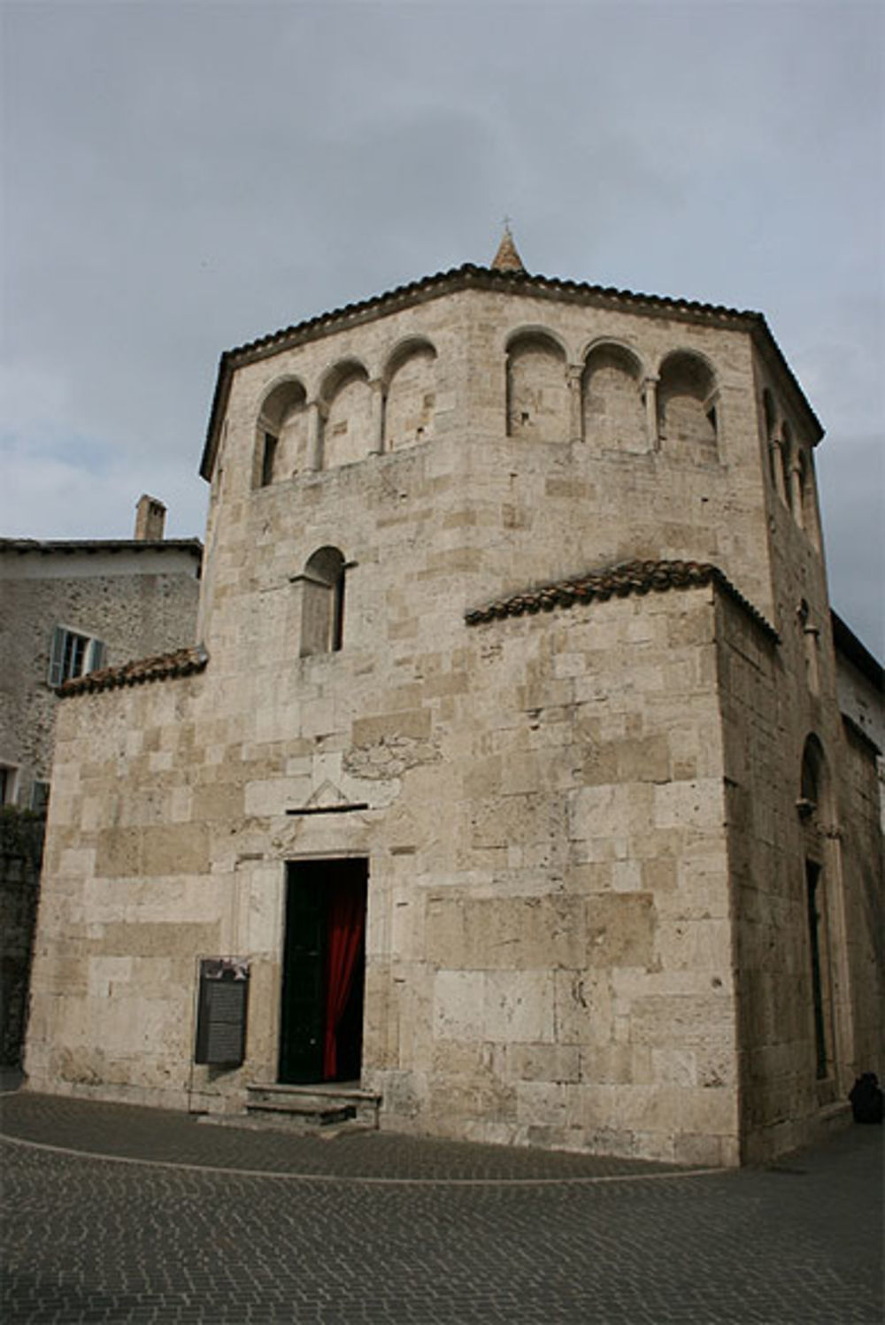 Baptistère