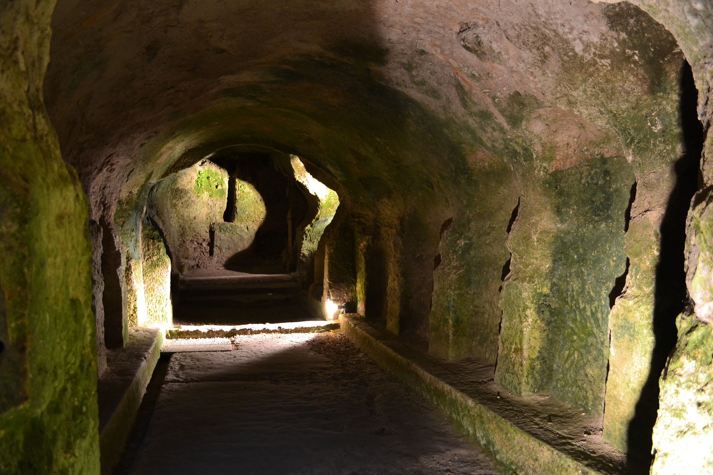 La crypte de l'Eglise souterraine Saint-Jean