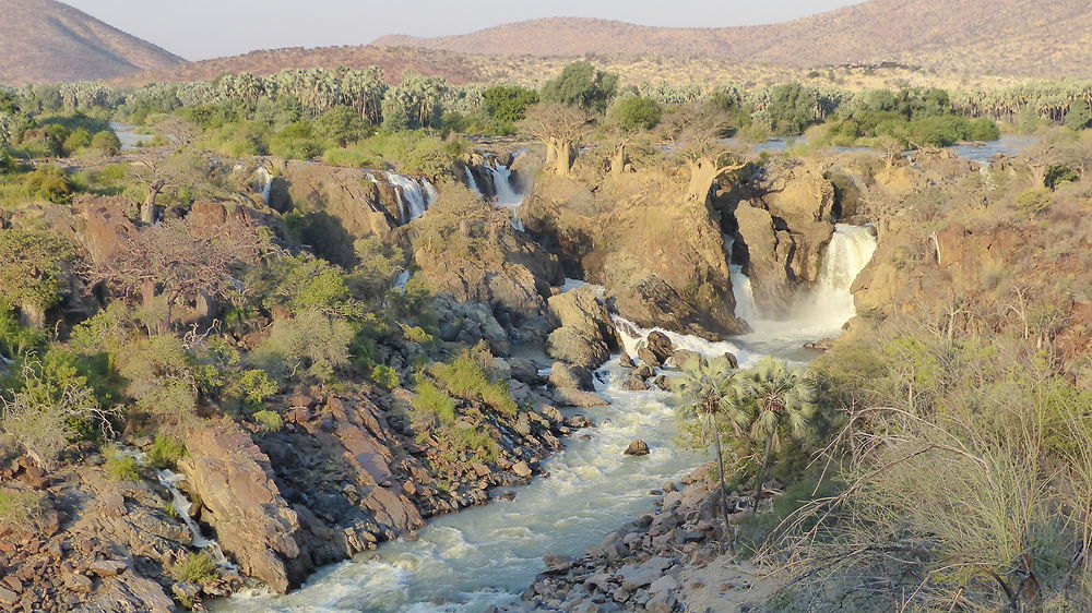 La rivière Kunene fait du bruit