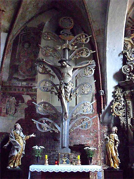 Un étrange crucifix