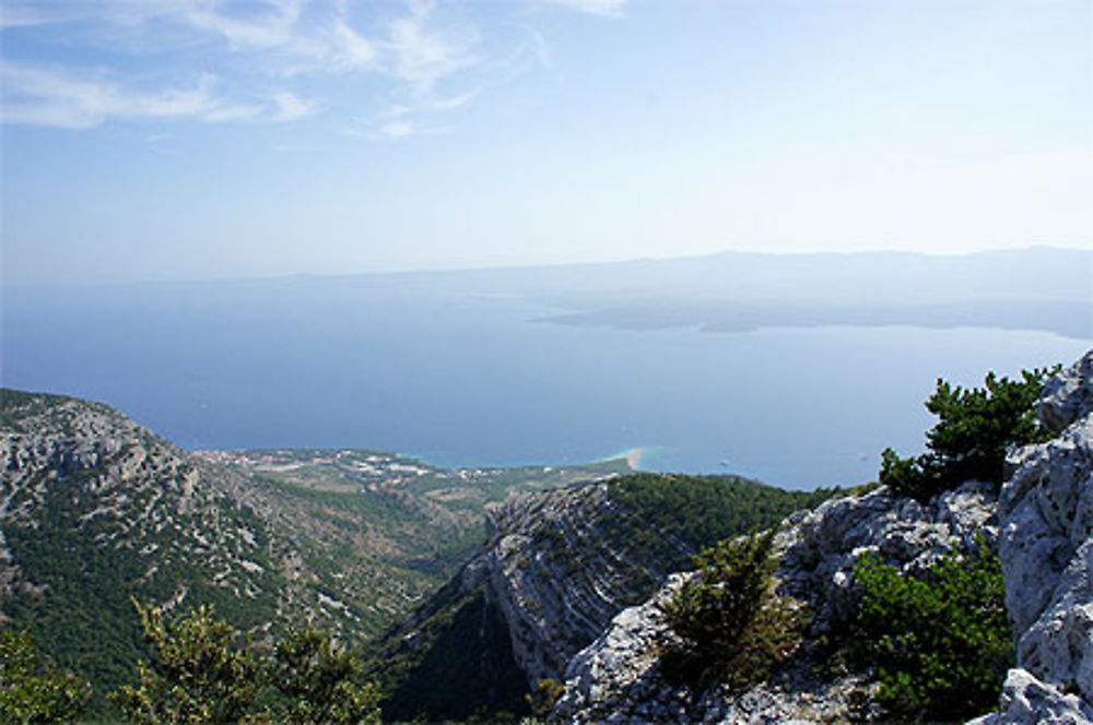 La plage vue de Vidova Gora