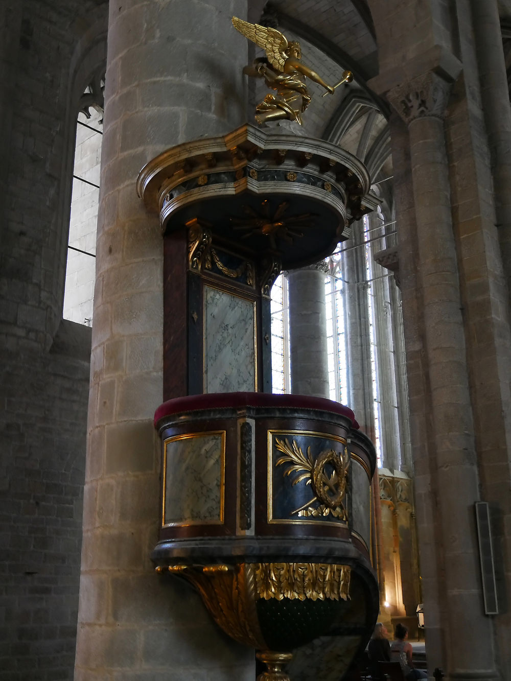 Très belle chaire de la basilique