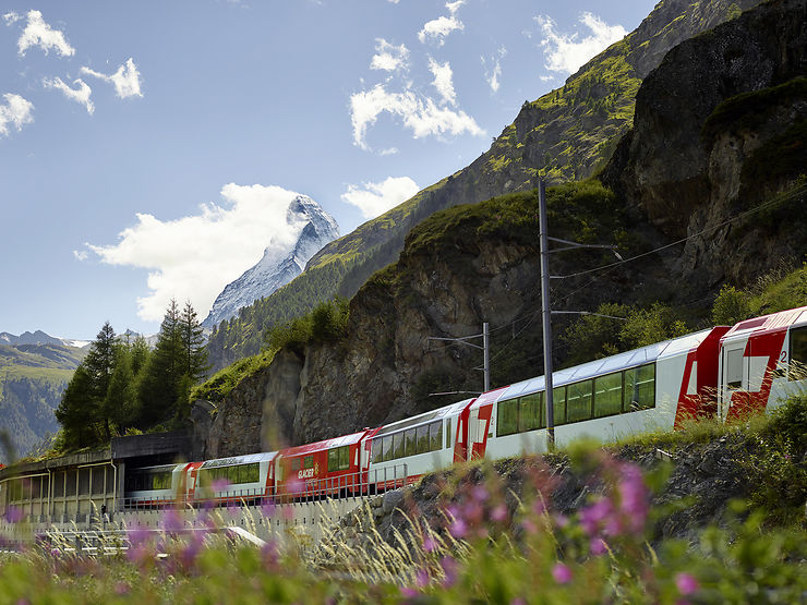 Suisse - Le Glacier Express : la magie des Alpes suisses en train panoramique