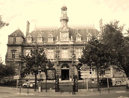 L' hôtel de Ville, à Pantin