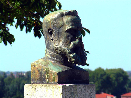 Statue Statue